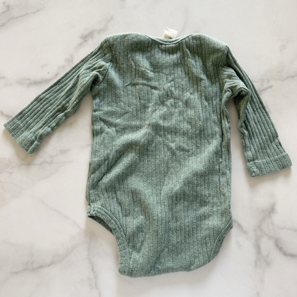 Kate Quinn Long Sleeve Green Bodysuit Onesie Size 6-12 month - Picture 3 of 3